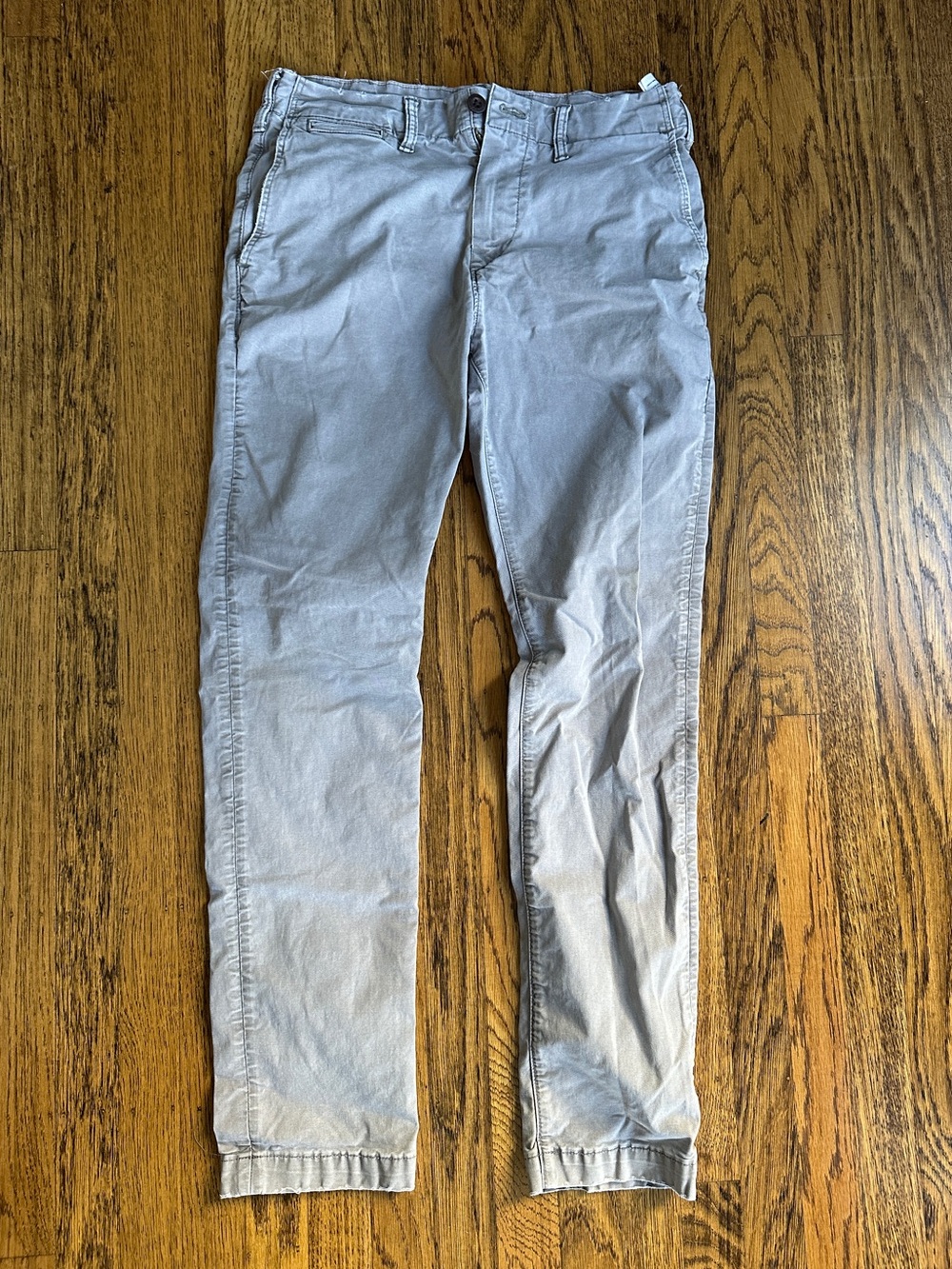 American Eagle Men’s Light Gray Slim Chinos. 30x32